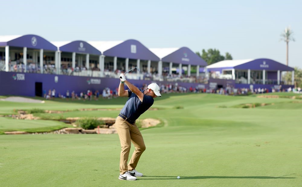 Rory McIlroy in action on the 18th hole during the 2022 DP World Tour Championship in Dubai. (Getty Images)