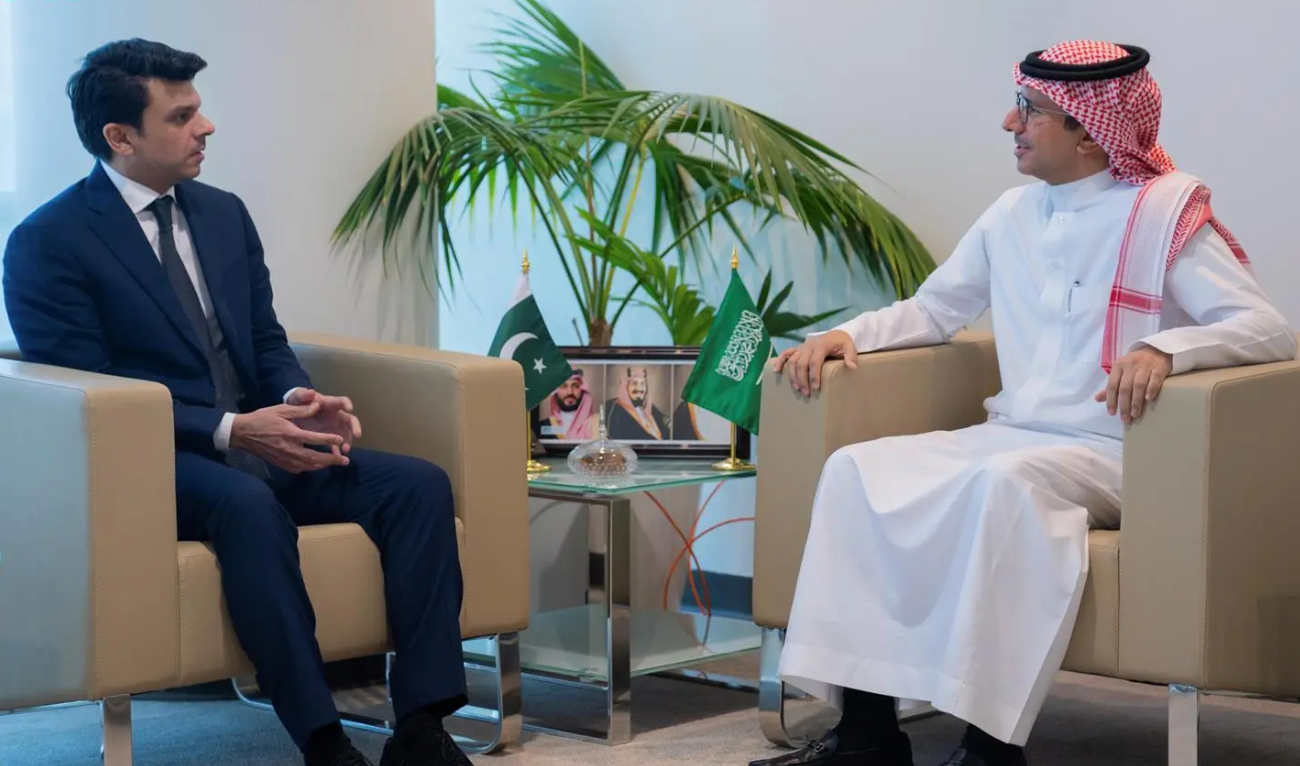 The meeting focused on relations between the Kingdom and Pakistan. (SPA)