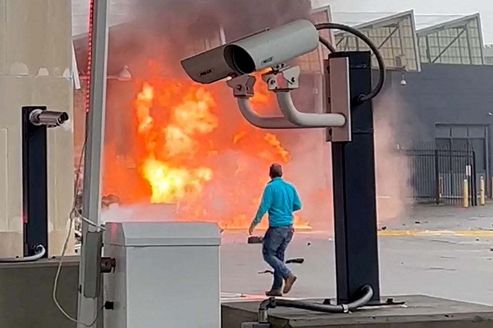 A vehicle burns at the Rainbow Bridge US border crossing with Canada, in Niagara Falls. (Reuters)