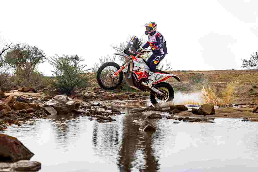 Al-Rajhi, Al-Balooshi and Al-Tuwaijri lead car, motorcycle and quad battle after opening stage of Rally Qassim Toyota 2023
