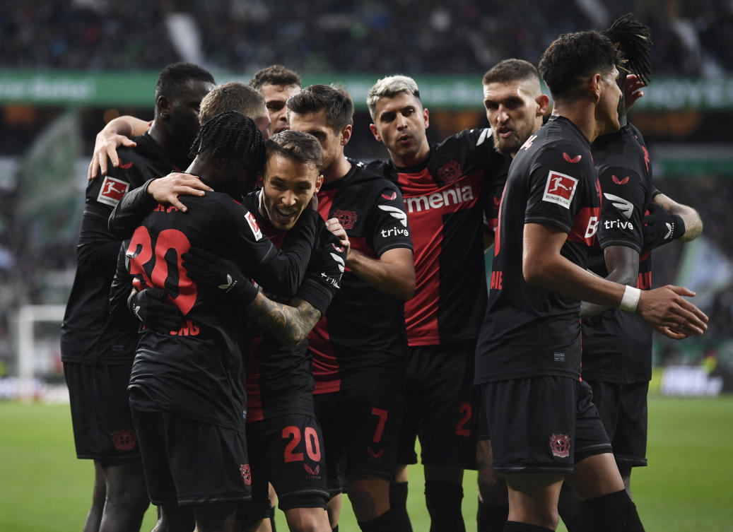Bayer Leverkusen’s Jeremie Frimpong celebrates scoring their second goal with teammates during their Bundesliga match against Werder Bremen at Weser-Stadion, Bremen on Nov. 25, 2023. (Reuters)