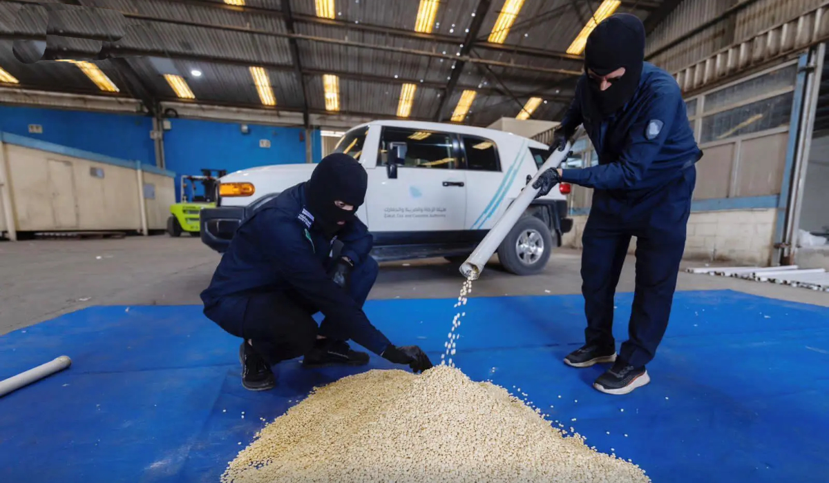 Saudi police have arrested individuals carrying prohibited drugs. (SPA)