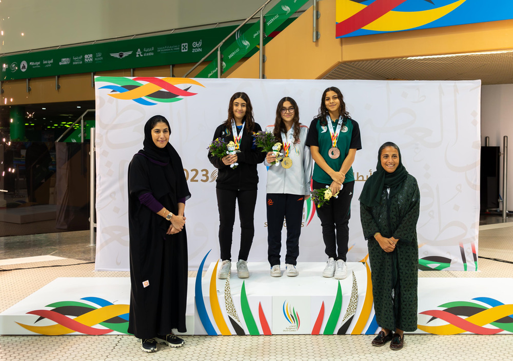 The 2023 Saudi Games’ deputy director Princess Delayel bint Nahar Al-Saud crowned the winners of swimming competitions at the Prince Faisal bin Fahad Olympic Complex on Wednesday. (Supplied)