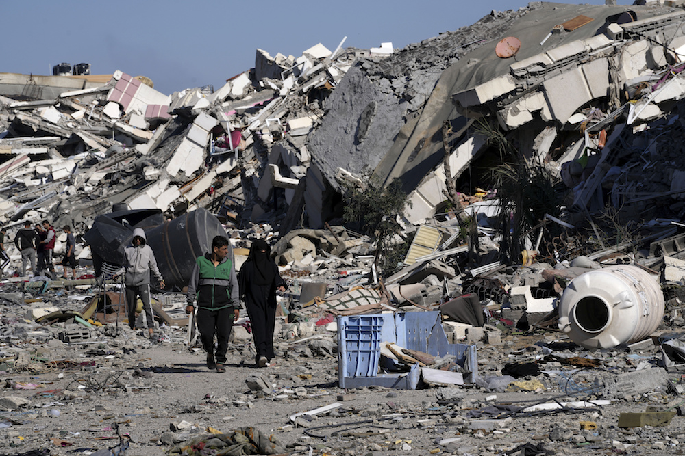 Palestinians visit their houses destroyed in the Israeli bombings in Al-Zahra, on the outskirts of Gaza City, on Thursday, Nov. 30, 2023. during the temporary ceasefire between Hamas and Israel. (AP)