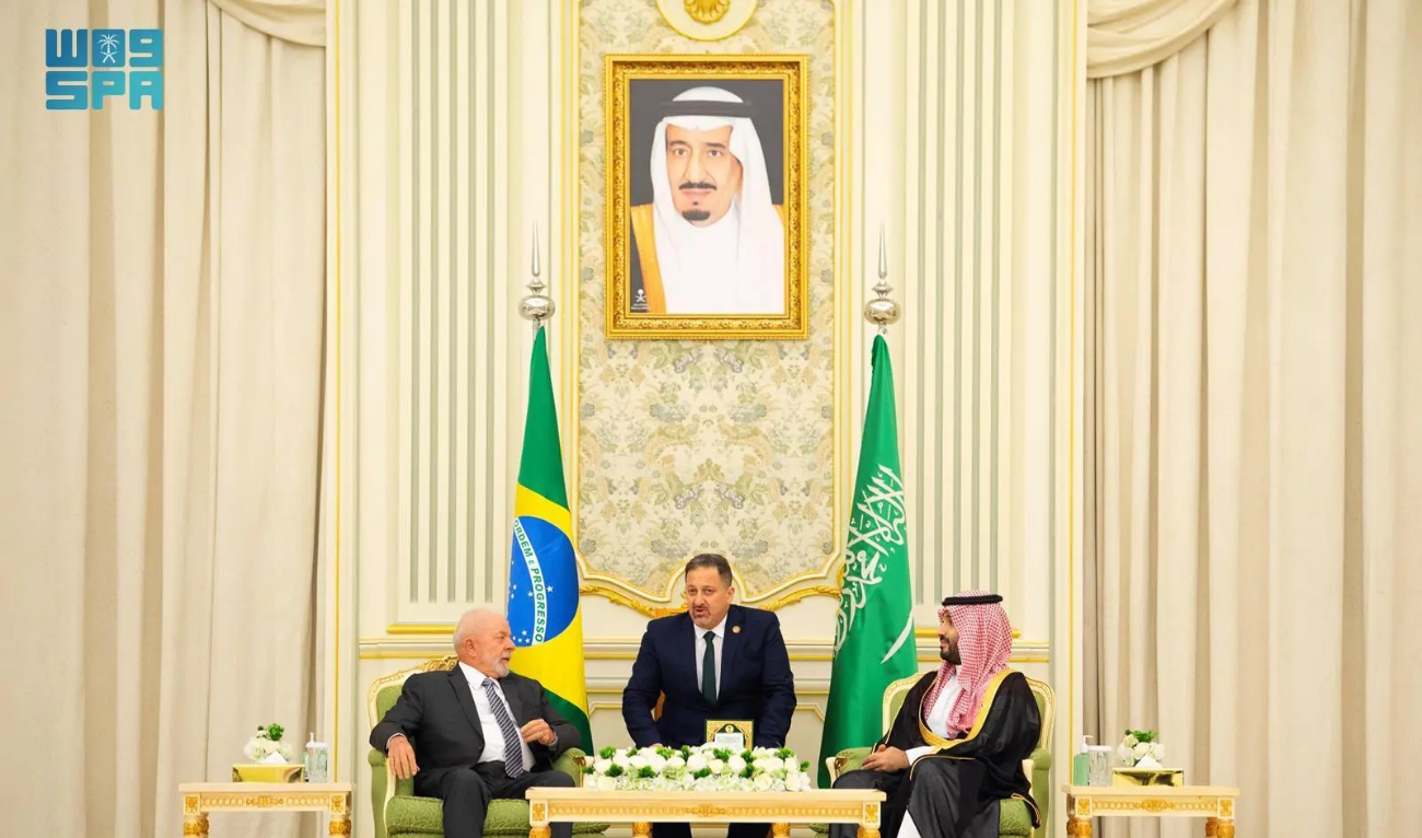 On Tuesday, Crown Prince Mohammed bin Salman received Lula at Al-Yamamah Palace in Riyadh. The Brazilian president was in the Kingdom from Nov. 28 to Nov. 29. (SPA)