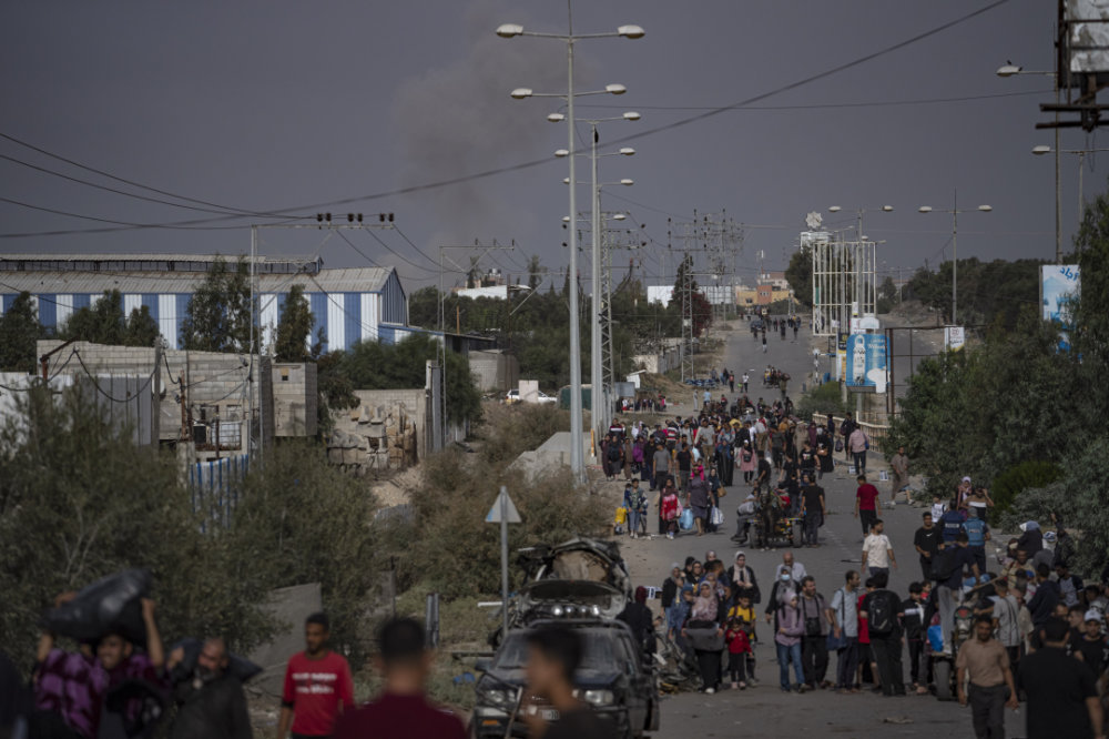 Palestinians flee to the southern Gaza Strip on Salah al-Din Street in Bureij, Gaza Strip, Saturday, Nov. 11, 2023. (AP)