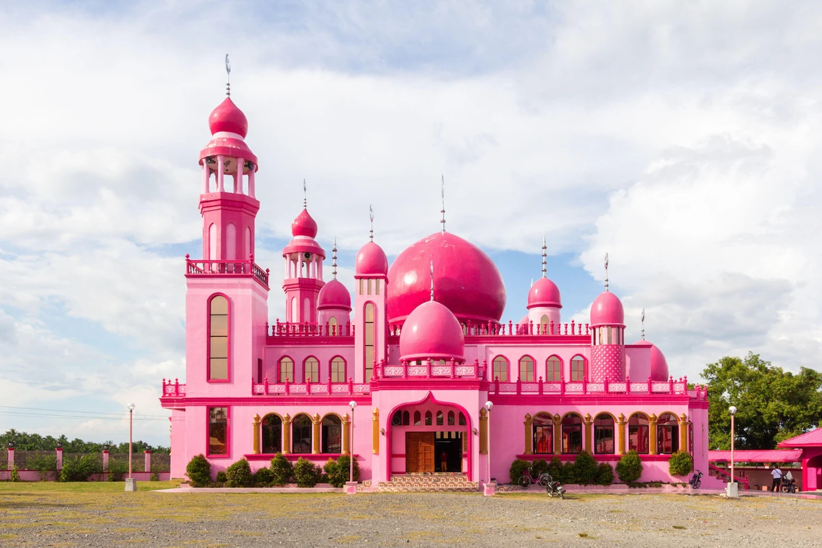 Pink Mosque, Maguindanao, The Philippines. (Image courtesy Estan Cabigas - Alamy.)