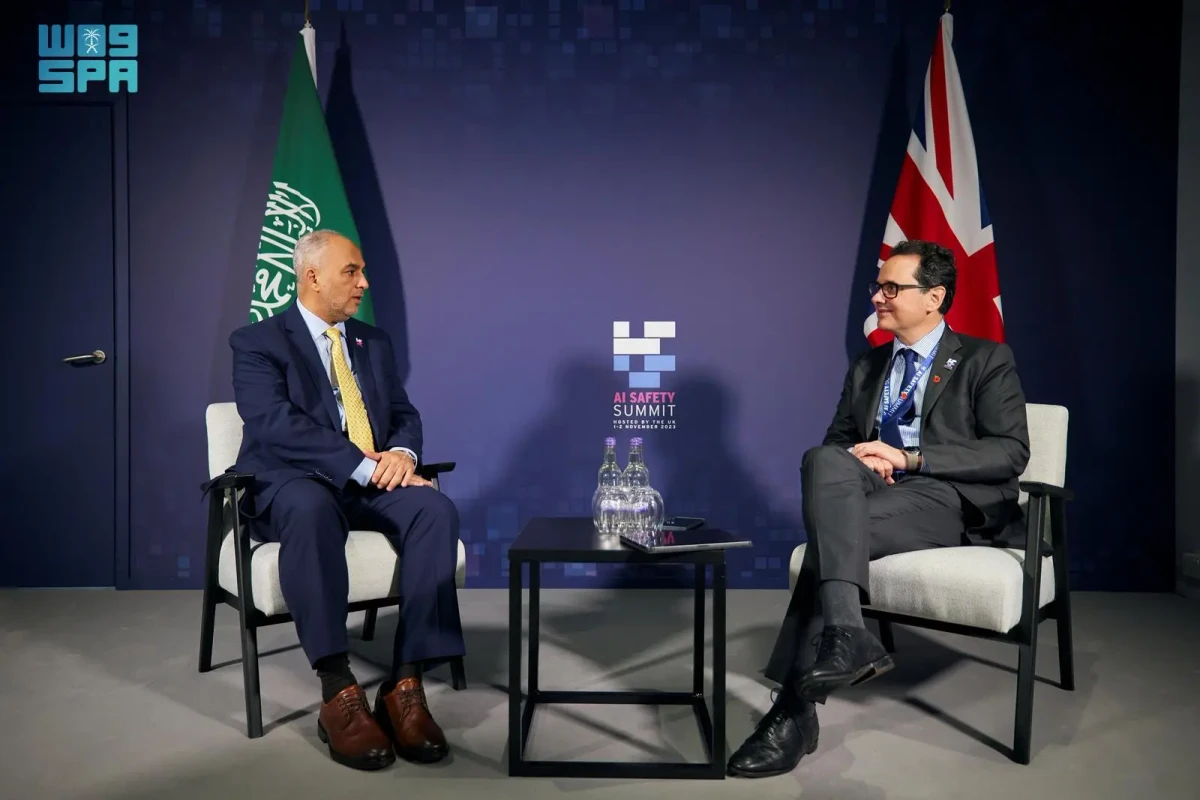 President of SDAIA Abdullah Al-Ghamdi meets British Minister for AI and Intellectual Property Viscount Camrose. (SPA)