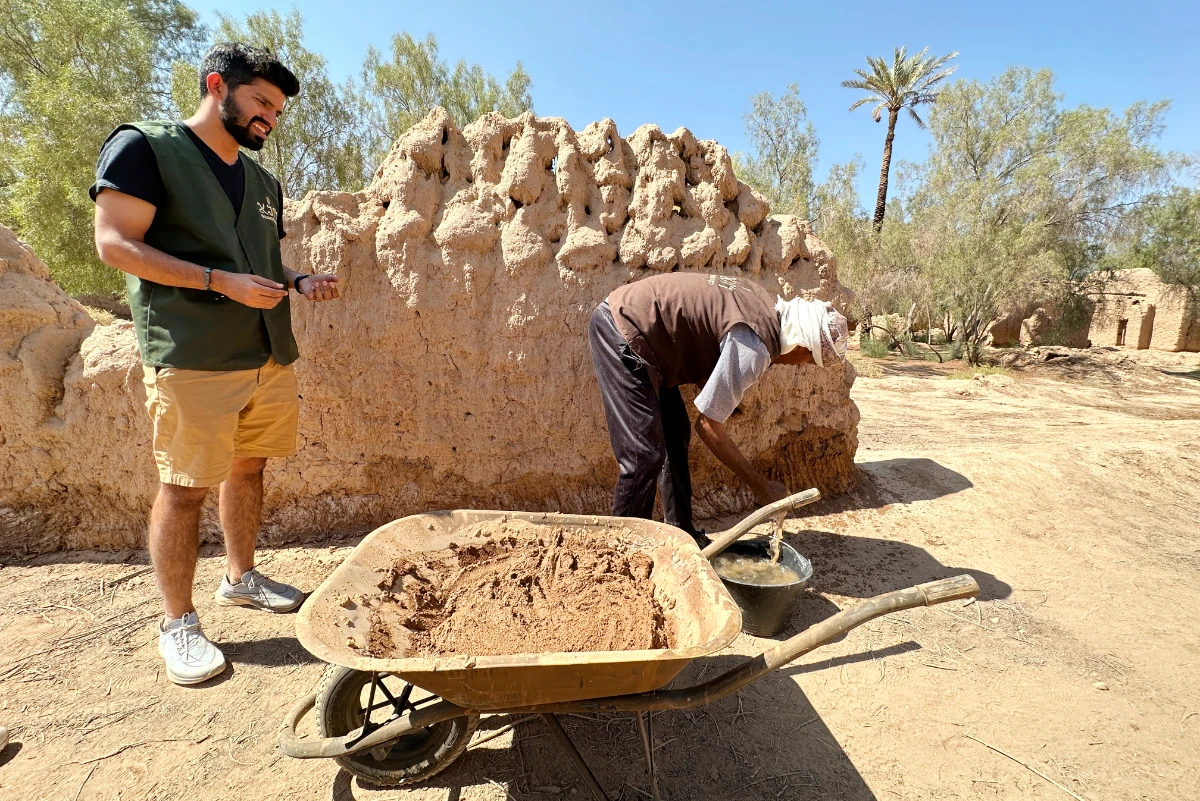 Dooma’s immersive experiences provide visitors with a hands-on approach to learning about the mud houses and building techniques of AlUla. (AN photos by Nada Hameed)