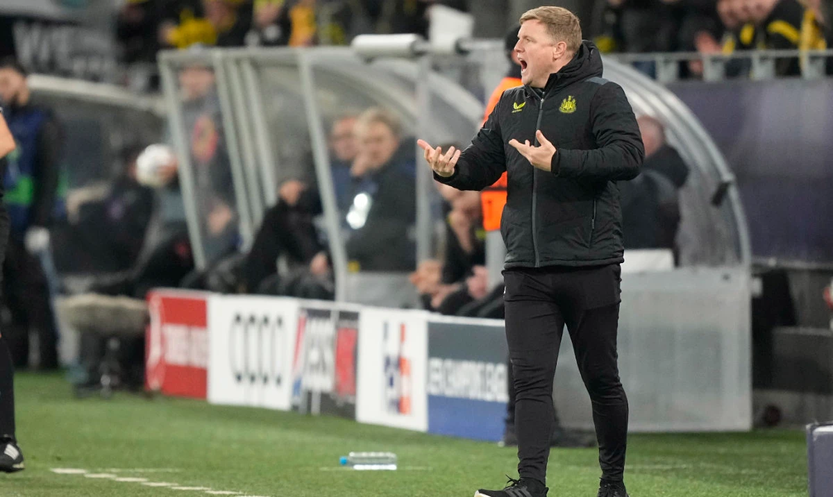 Newcastle's head coach Eddie Howe gives instructions to his players during the Champions League Group F soccer match between Borussia Dortmund and Newcastle United in Dortmund, Germany, Tuesday, Nov. 7, 2023. (AP)