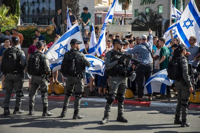 Israeli paramilitary border police stand guard as Jewish right-wing demonstrators demand the release of three Jews arrested in the shooting death of Mousa Hasoona, Lod, Israel in 2021. (AP/File)