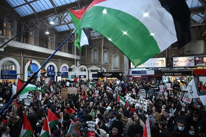 More than half a million people are expected to take part in what the organizers of a pro-Palestine march believe will be England’s largest mass protest, in London on Saturday’s Armistice Day. (AFP/File)