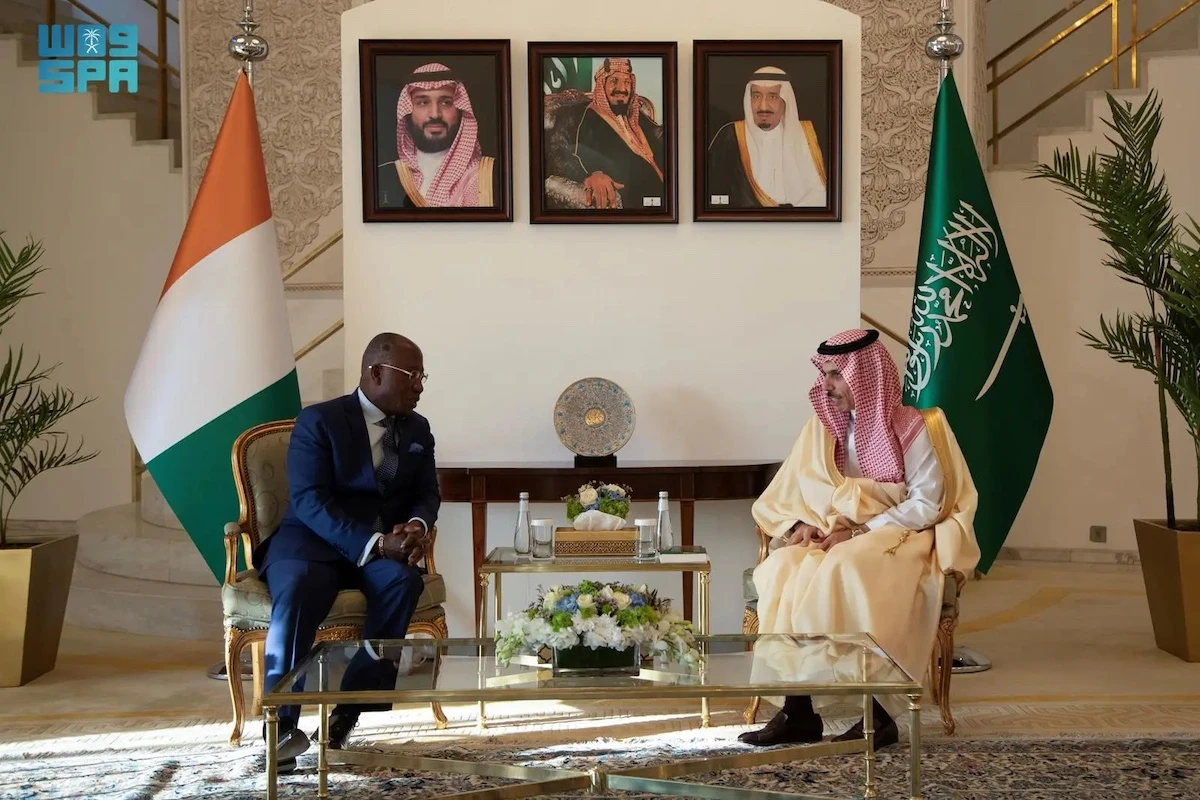 Saudi FM Prince Faisal bin Farhan and his Ivorian counterpart Kacou Houadja Leon Adom in Riyadh. (SPA)