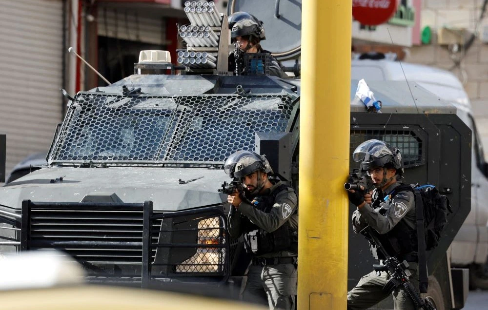 Israeli troops take position as they raid a Palestinian house, Hebron, Israeli-occupied West Bank, Nov. 16, 2023. (Reuters)