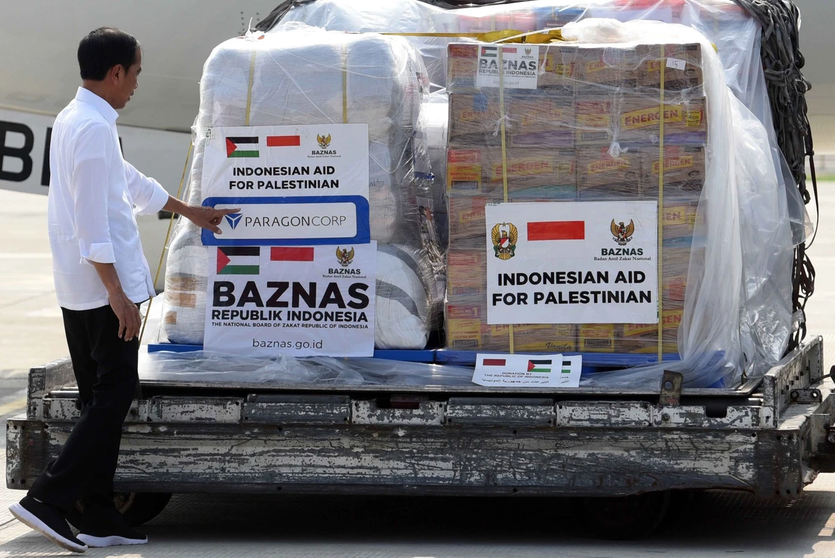 Indonesian President Joko Widodo oversees the dispatching of aid for Gaza in Jakarta. (Supplied)