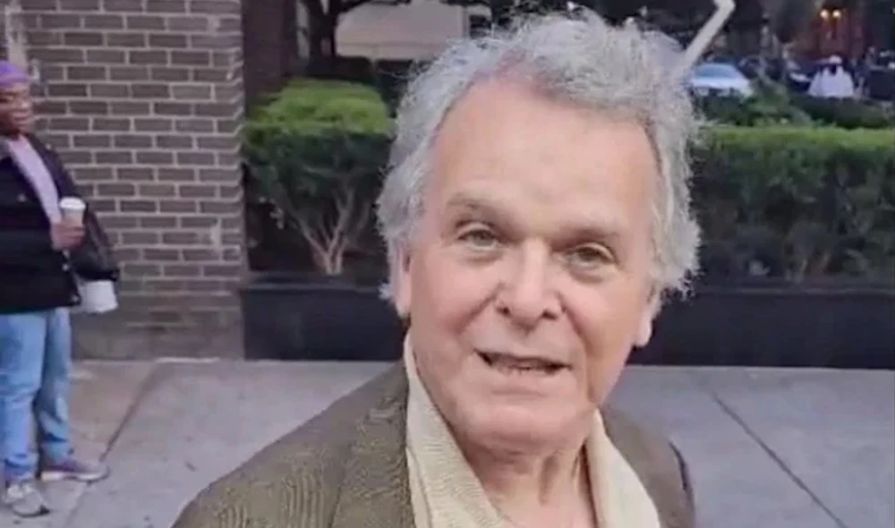 Stuart Seldowitz harasses a New York food vender in a viral video. (Screenshot)