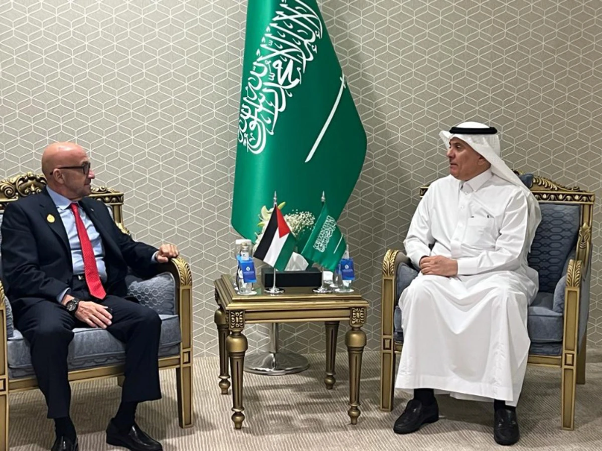 Saudi Minister of Environment, Water, and Agriculture Abdulrahman bin Abdulmohsen Al-Fadhli met Jordanian Minister of Water and Irrigation Raed Abu Soud in Riyadh. (Petra)