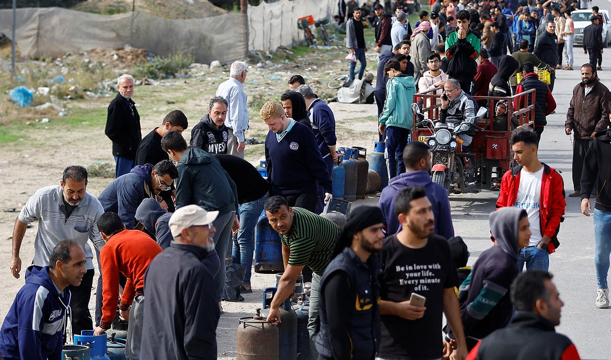 Palestinians gather to buy fuel, amid fuel shortages, during a temporary truce between Hamas and Israel, in Rafah in the southern Gaza Strip on November 25, 2023. (REUTERS)