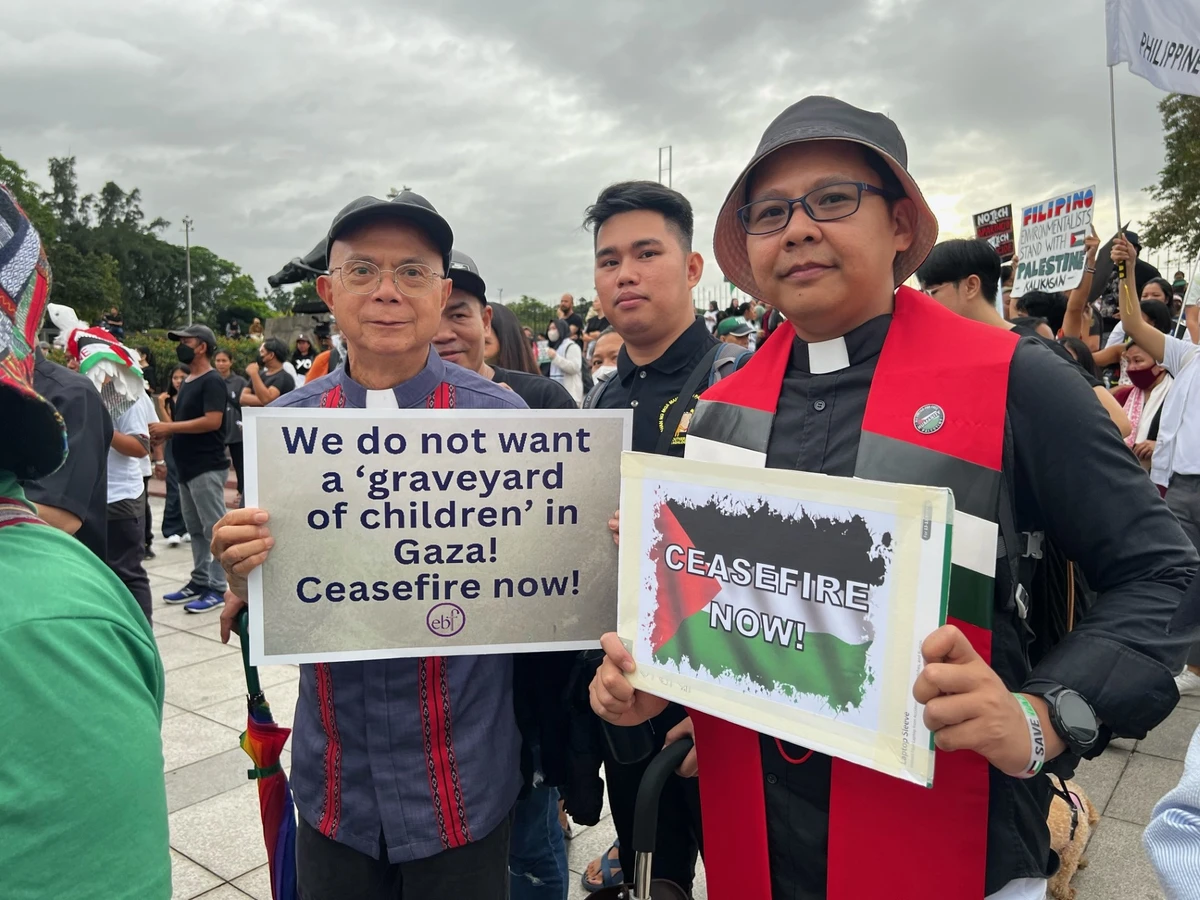 Philippine priests take part in a solidarity protest with Palestine in Manila, Nov. 25, 2023. (AN Photo)