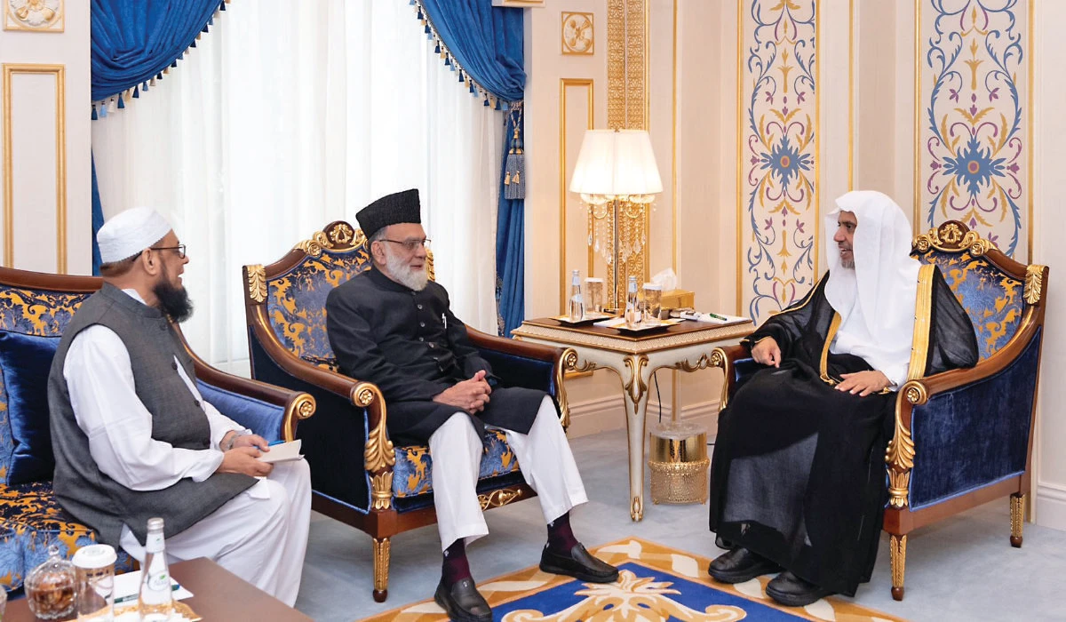 Mohammed bin Abdulkarim Al-Issa meets Sheikh Ahmed Bukhari in Makkah. (Supplied)