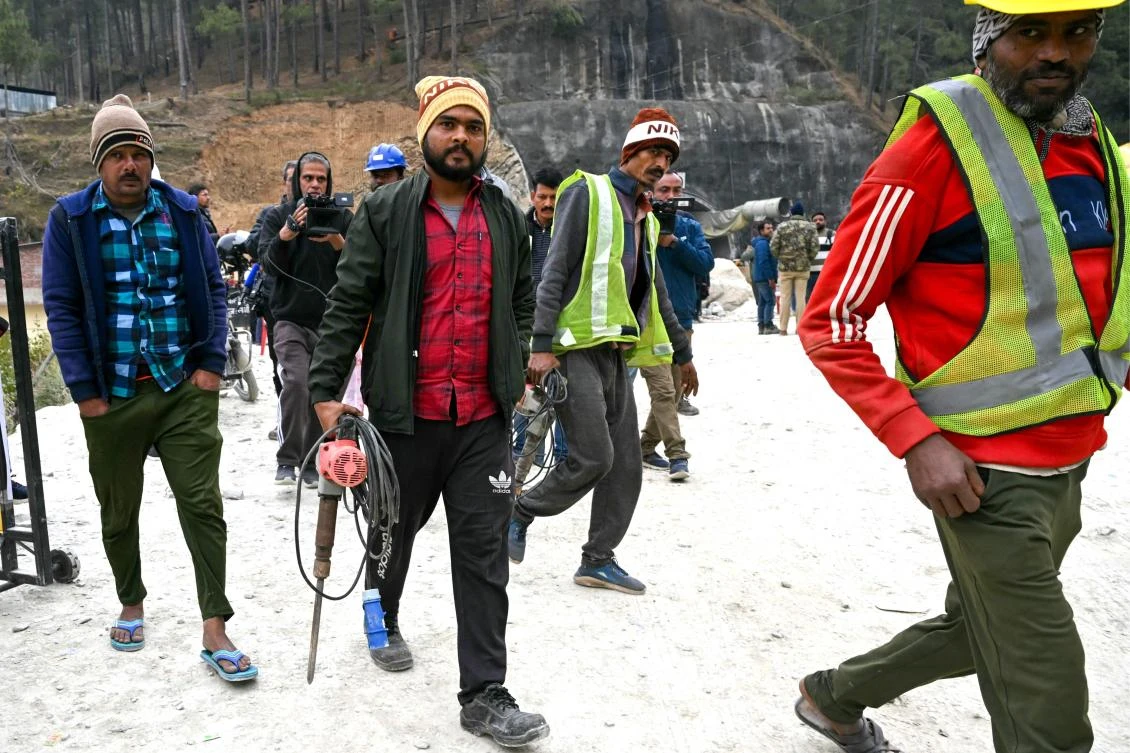Rescue personnel arrive for manual drilling at the collapsed under construction Silkyara tunnel in the Uttarkashi district of India’s Uttarakhand state on Nov. 27, 2023. (AFP)