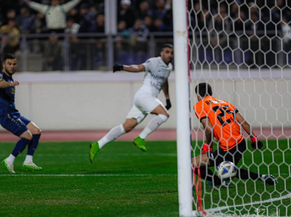 Abderrazak Hamdallah scores his second in the 2-1 win at AGMK of Uzbekistan. (X: @ittihad_en)
