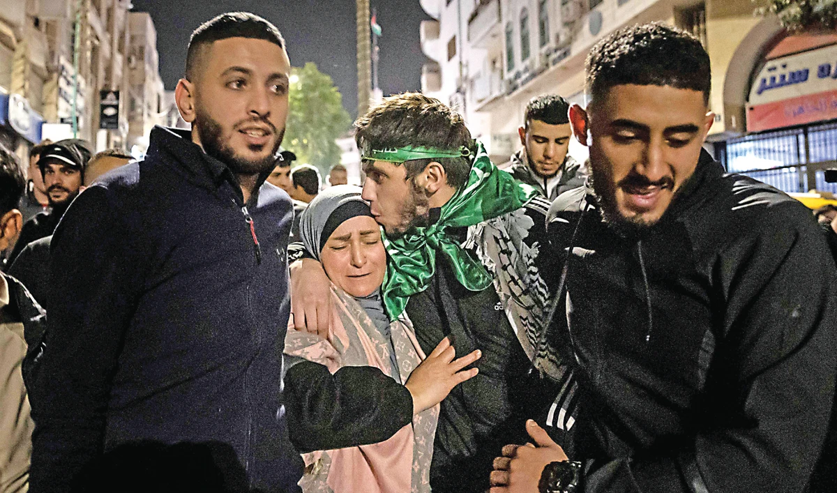 A Palestinian prisoner hugs his mother after being released from an Israeli jail. (AFP)