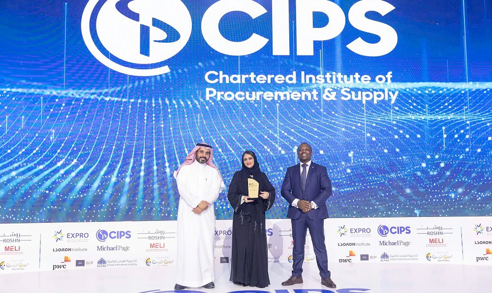 Muna bin Zoubaa was recognized as a ‘Procurement Pioneer’ at the event.