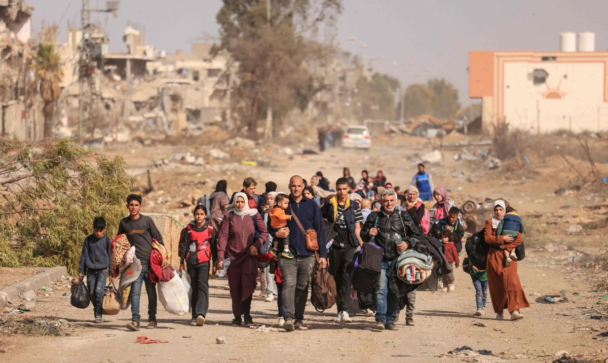 Palestinians fleeing the north walk along the Salaheddine road on the southern outskirts of Gaza City. (AFP)