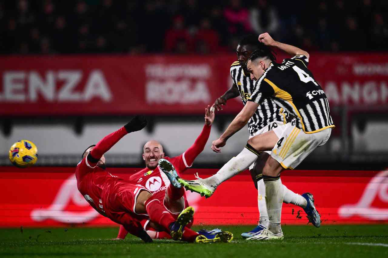 Juventus' Italian defender Federico Gatti scores the team's second goal during the Italian Serie A football match between AC Monza and Juventus at the Bianteo stadium in Monza on Dec. 01, 2023. (AFP)