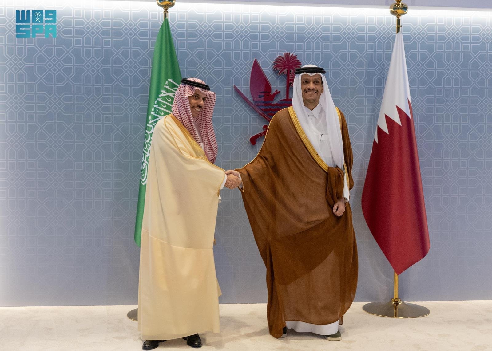 Saudi foreign minister and Qatari Prime Minister and foreign affairs minister co-chaired the inaugural meeting of the Executive Committee of the Saudi-Qatari Coordination Council in Doha on Sunday. (SPA)