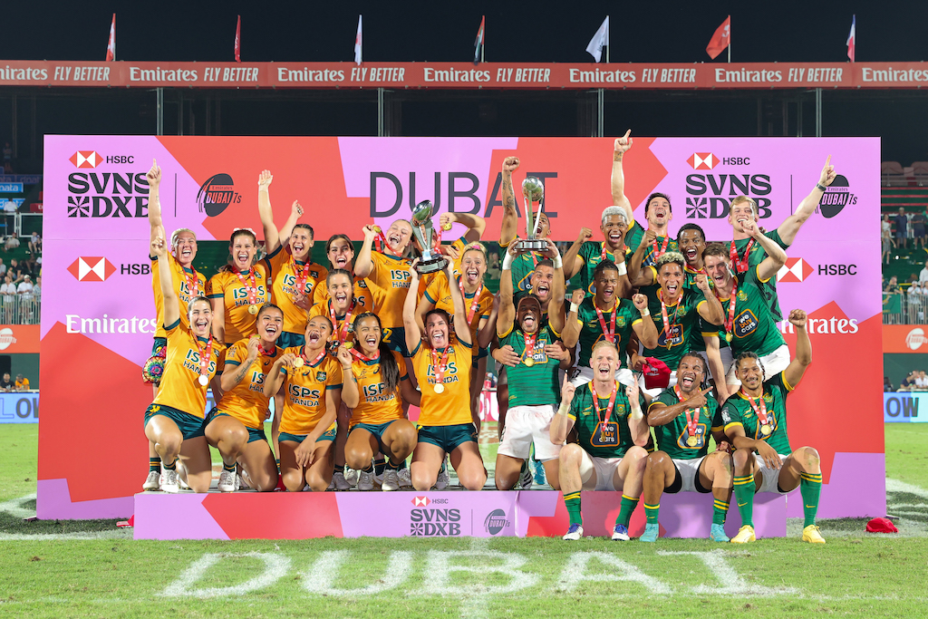 Australia women and South Africa men jointly celebrate their victories at the Emirates Dubai 7s 2023. (Mike Lee/KLC fotos)