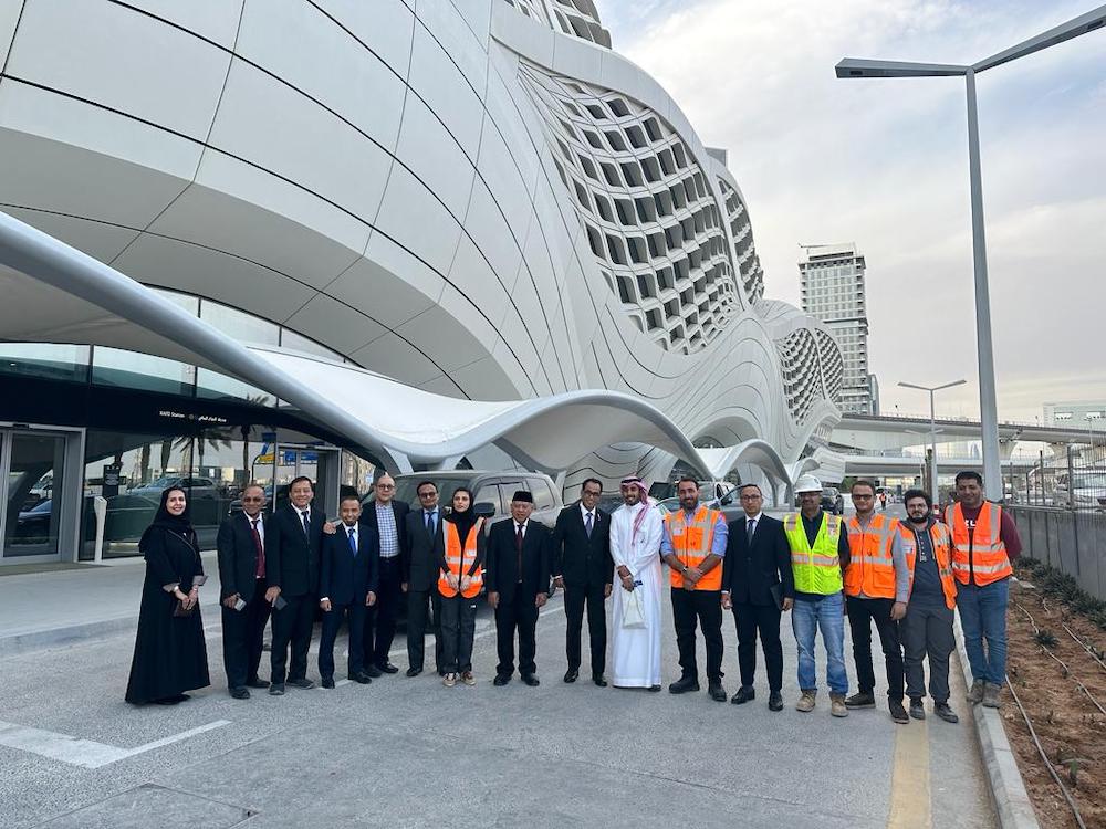 Indonesian Transport Minister Budi Karya Sumadi, ninth from left, poses for a group picture in Riyadh in this photo published on Dec. 3, 2023. (Indonesian Ministry of Transportation)