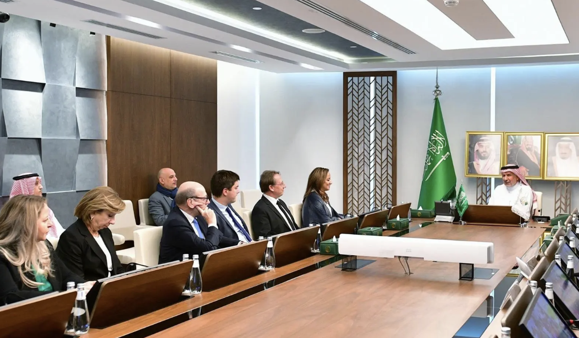 Saudi Arabia, France discuss economic cooperation, global aid