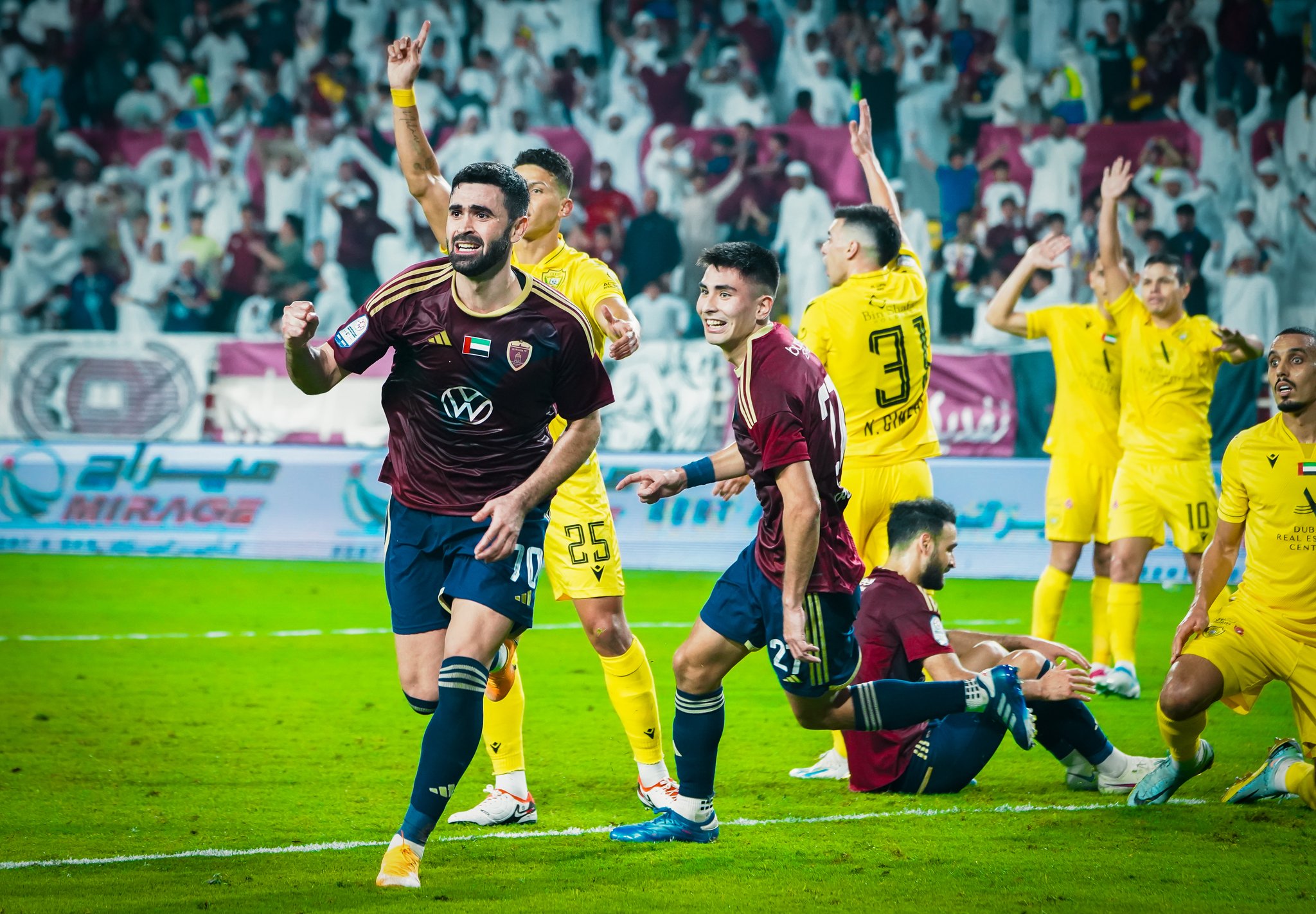 Omar Khrbin scored twice to earn Al-Wahda a 2-2 draw against leaders Al-Wasl. (X/@AlWahdaFCC)