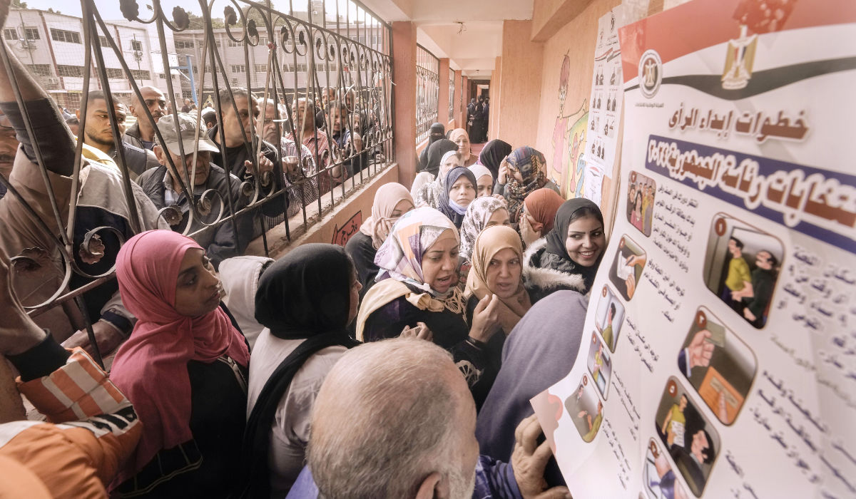 Egyptian voters crowd to cast their votes for the presidential elections at a polling station, in Cairo, Egypt, Sunday, Dec. 10, 2023. (AP)