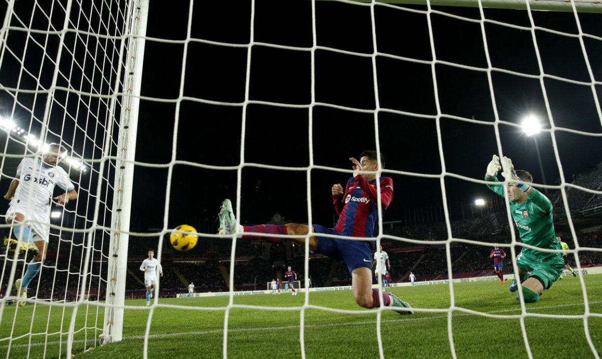 Girona make a genuine title contender statement with 4-2 win at Barcelona to go top in Spain
