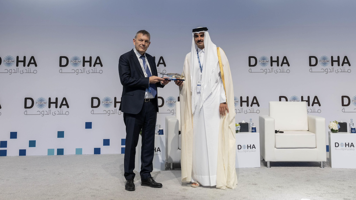 Qatar's Emir Sheikh Tamim bin Hamad Al Thani presents UNRWA Commissioner-General Philippe Lazzarini with the Doha Forum Award
