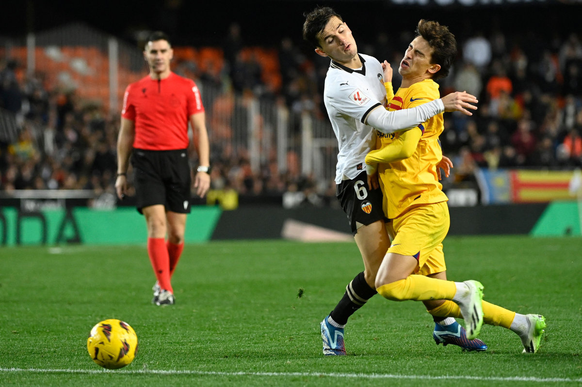 Barcelona held at Valencia for third game without a win. Sevilla fire coach Diego Alonso
