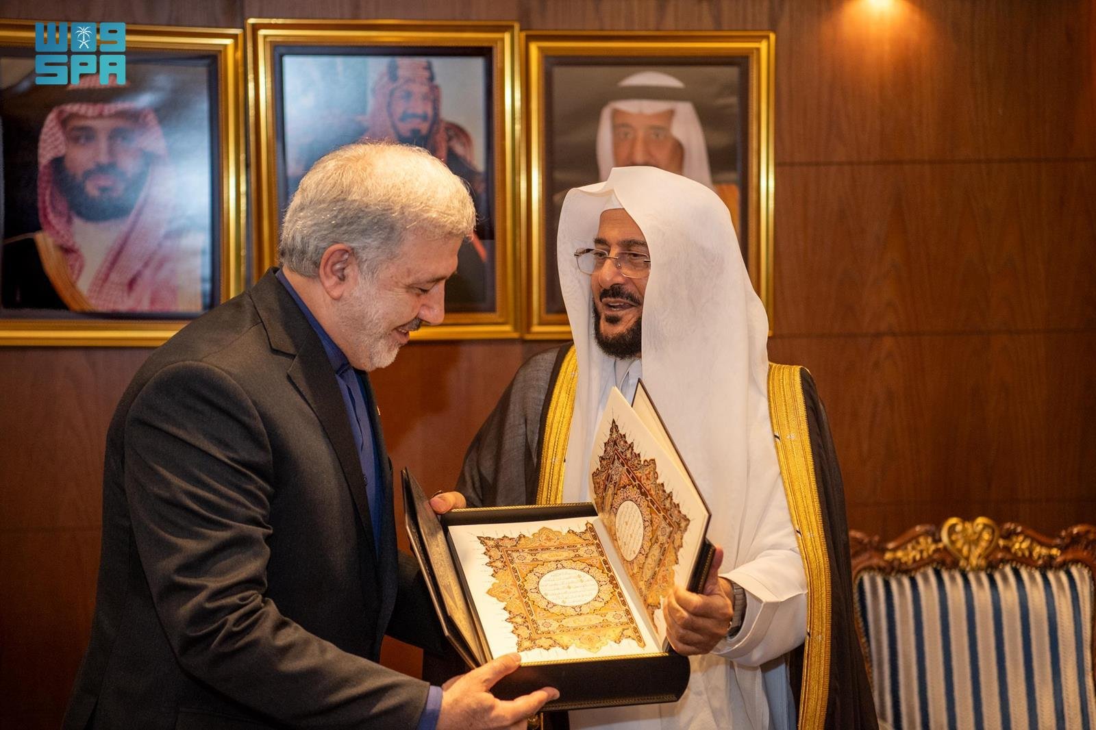 Sheikh Abdullatif bin Abdulaziz Al-Sheikh receives the Iranian ambassador to the Kingdom Alireza Enayati in Riyadh on Monday. (SPA)