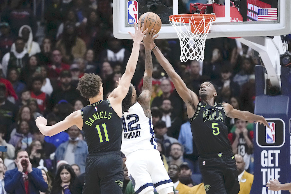 Memphis Grizzlies’ Ja Morant goes to the basket between New Orleans Pelicans’ Herbert Jones and Dyson Daniels for the game-winning shot at the buzzer of an NBA basketball game in New Orleans Tuesday. The Grizzlies won 115-113. (AP)