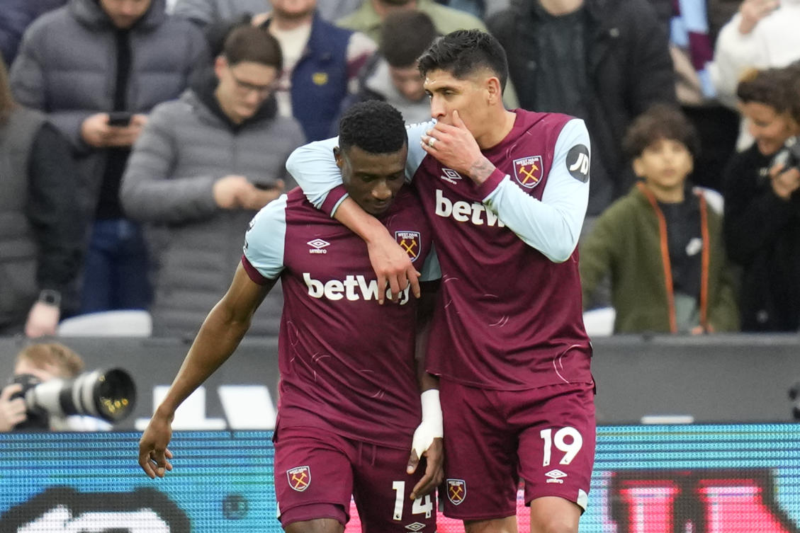 West Ham’s Mohammed Kudus celebrates with Edson Alvarez after scoring his side’s second goal during their EPL match against Manchester United at the London Stadium on Dec. 23, 2023. (AP)