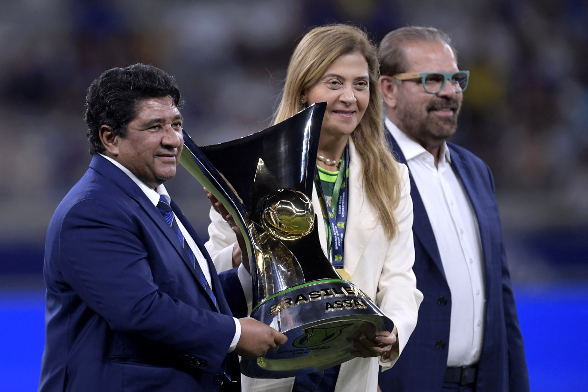 President of the Brazilian Football Confederation (CBF) Ednaldo Rodrigues (L) presents the trophy to Palmeiras president Leila Pereira (C) after winning the Brazilian Championship against Cruzeiro on Dec. 6, 2023. (File/AFP)