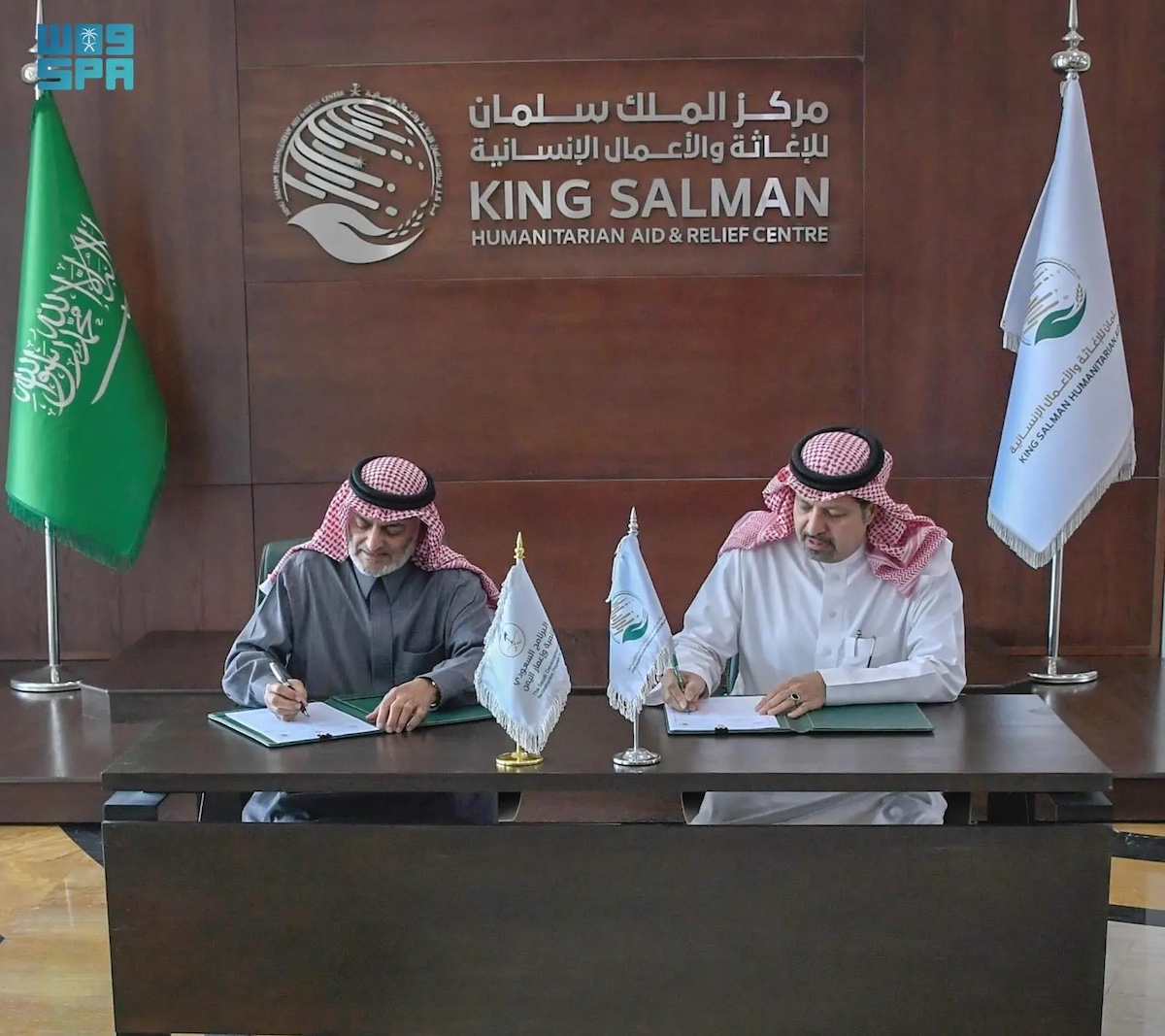 KSrelief signed a memorandum of cooperation with the Saudi Development and Reconstruction Program for Yemen. (SPA)