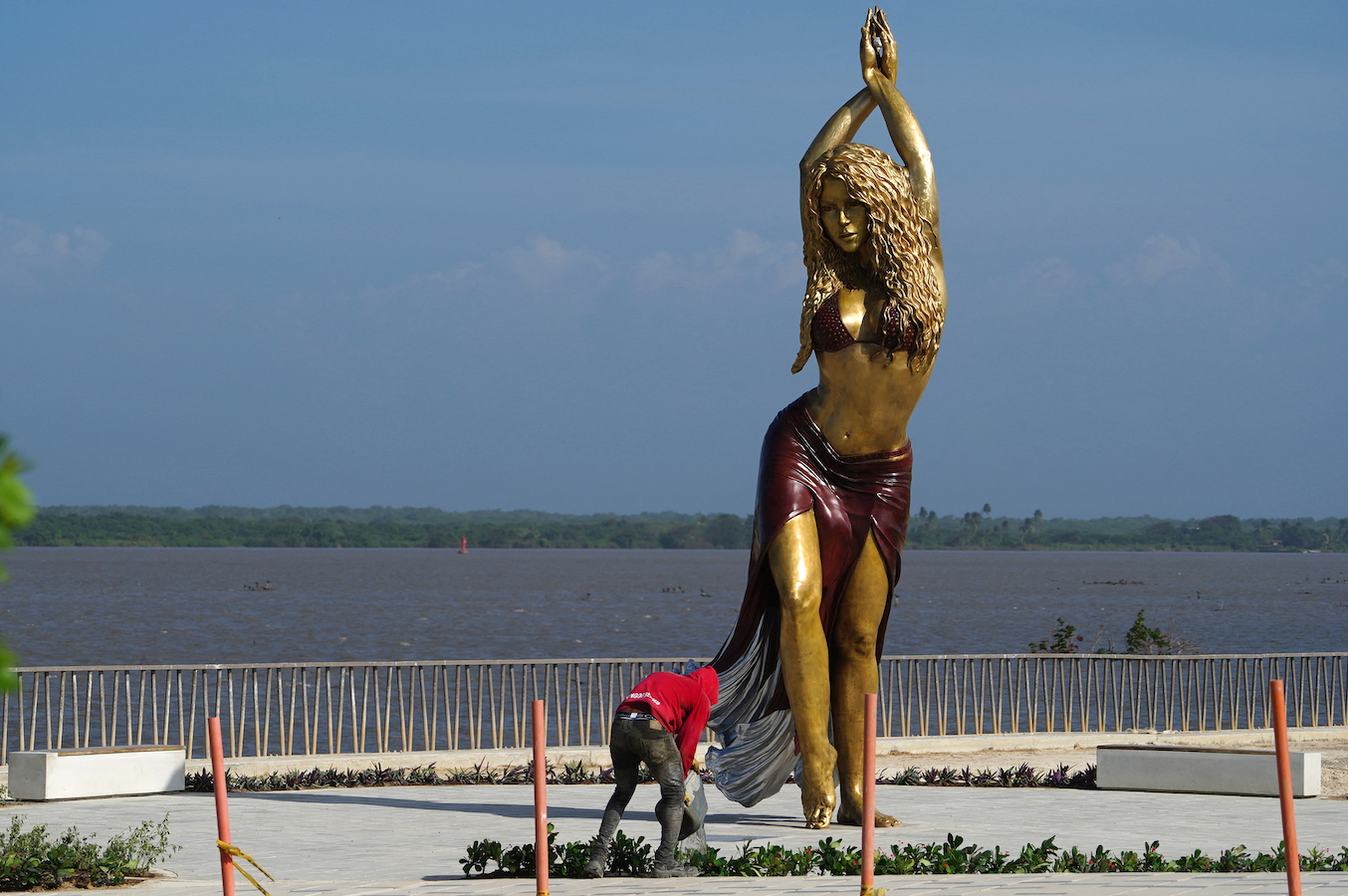 Part-Lebanese singer Shakira’s Colombian home city unveils statue in her honor