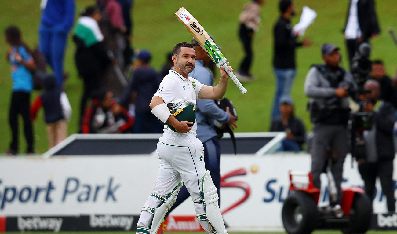 South Africa's Dean Elgar gestures to the fans as the match is delayed by bad light during the first Test match between South Africa and India at the SuperSport Park Cricket Stadium in Centurion on December 27, 2023. (REUTERS)