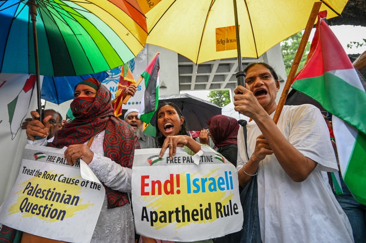 Activists shout slogans during a pro-Palestinian demonstration outside the UN office in Colombo on Oct. 18, 2023. (File/AFP)