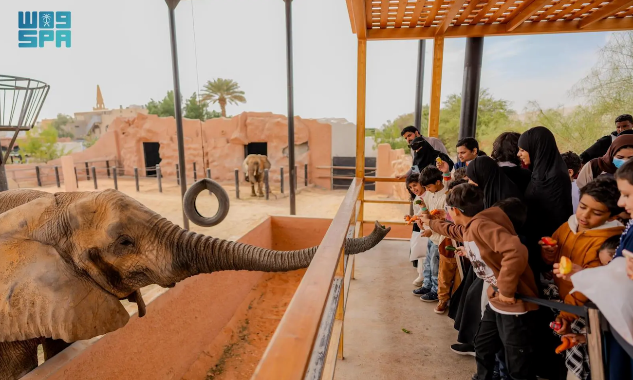 Youngsters from the Sanad Children’s Cancer Support Association visit Riyadh Zoo — one of Riyadh Season’s entertainment zones. (SPA)
