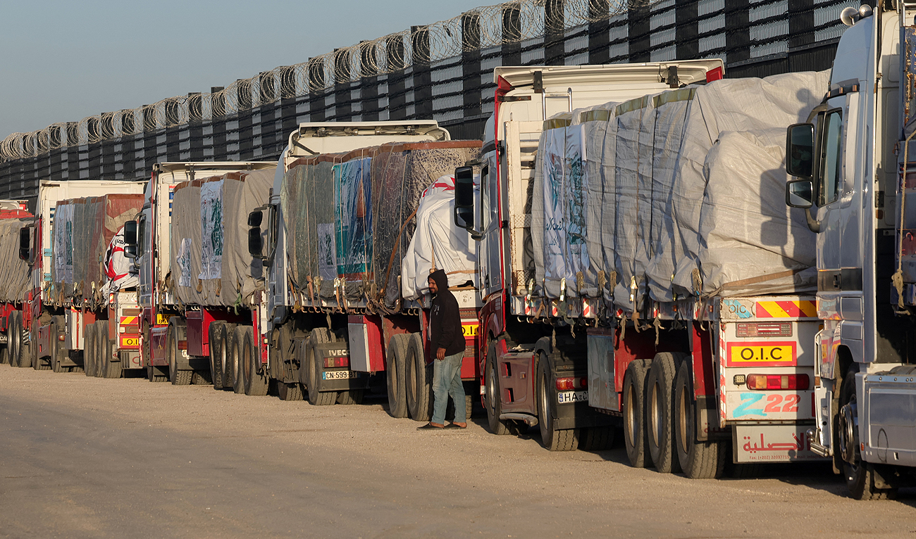 Trucks with humanitarian aid wait to enter the Palestinian side of Rafah on the Egyptian border with the Gaza Strip on December 11, 2023. (AFP/File)