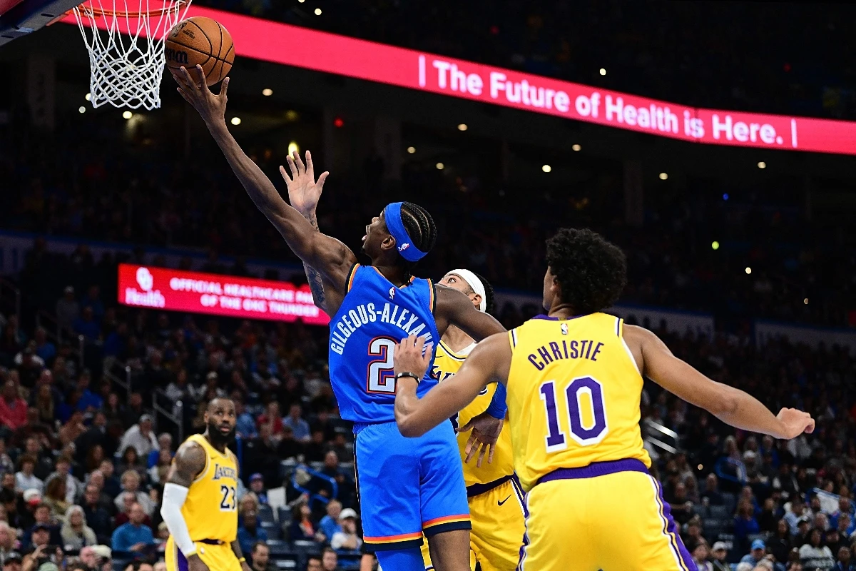 Shai Gilgeous-Alexander of the Oklahoma City Thunder goes up for a layup during the second half of an NBA game against the Los Angeles Lakers at Paycom Center on Nov. 30, 2023 in Oklahoma City, Oklahoma. (GETTY IMAGES NORTH AMERICA / AFP)